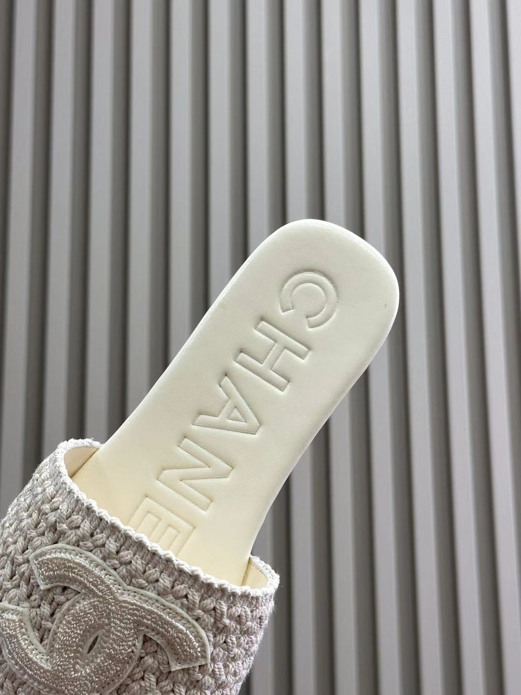 CHANEL WOVEN SLIPPERS WHITE COWHIDE SOLE