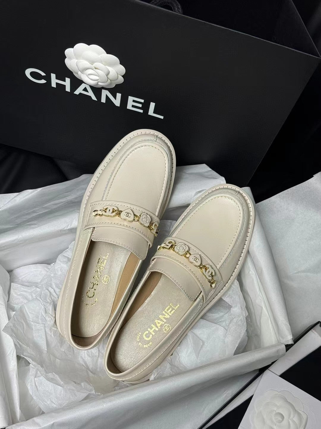 CHANEL LOAFERS WHITE QUILTED CALFSKIN