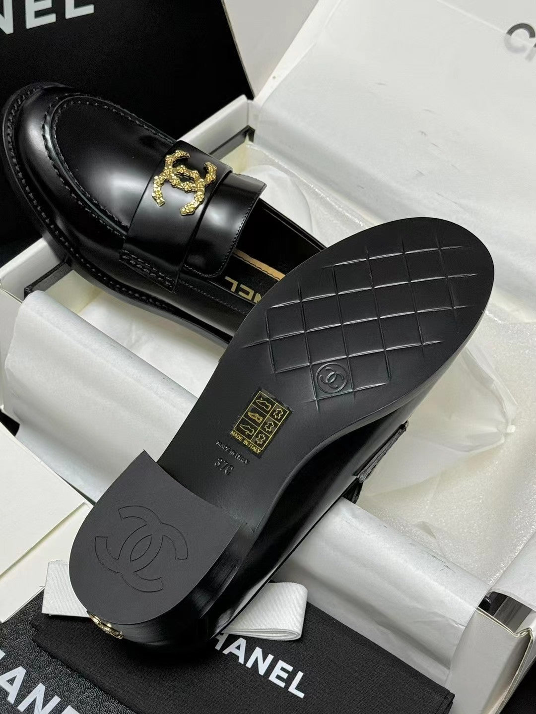 CHANEL LOAFER BLACK CALFSKIN WITH META LOGO