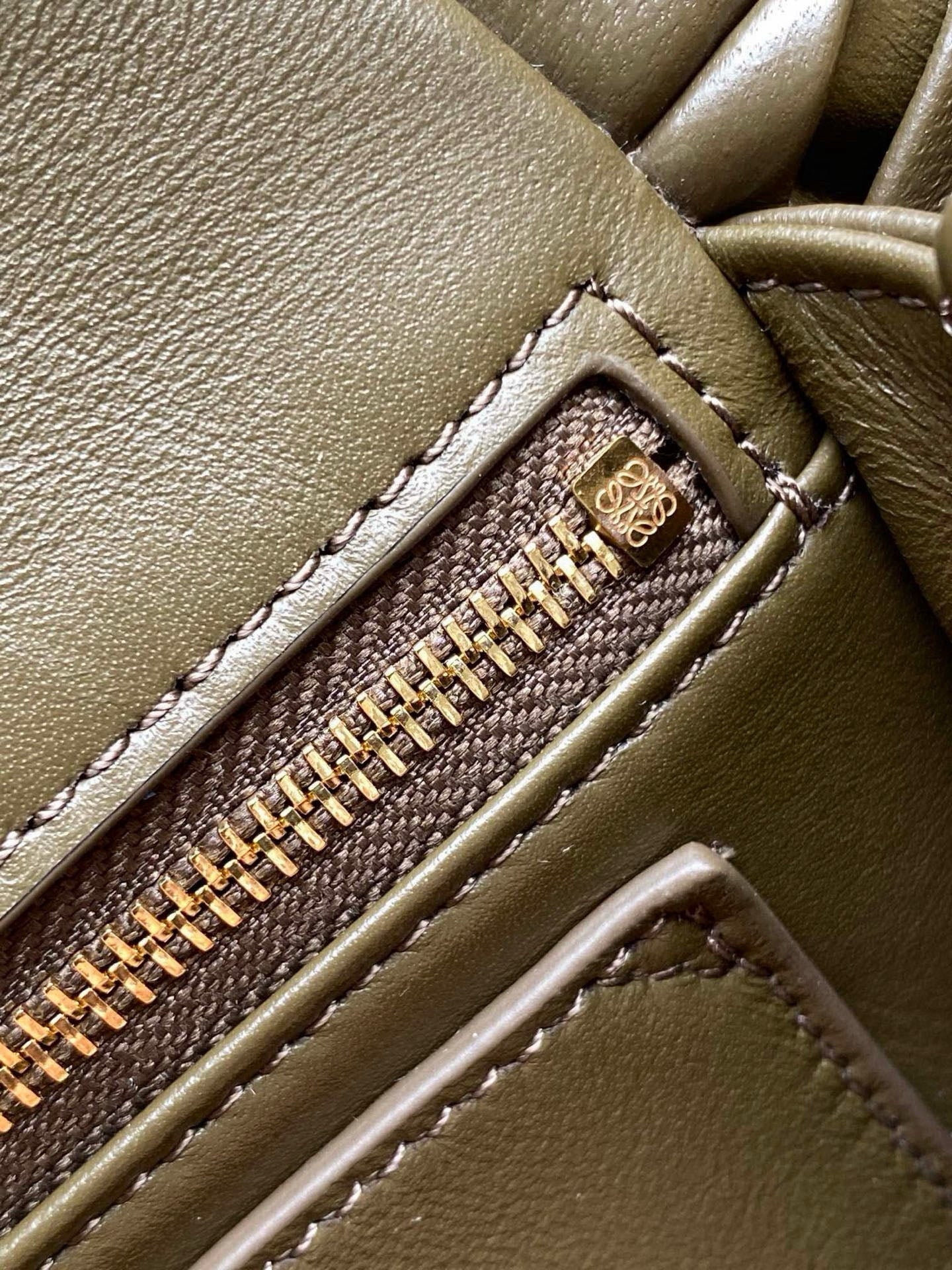 LOEWE 25S PUFFER GOYA BAG 23 IN KHAKI GREEN NAPPA LAMBSKIN