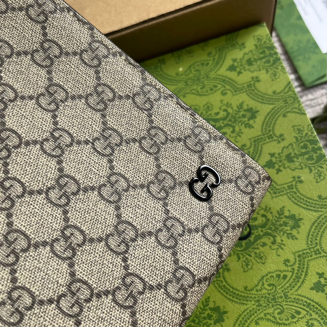 GUCCI NEO VINTAGE 26  SUPREME POUCH IN BEIGE AND EBONY CANVAS