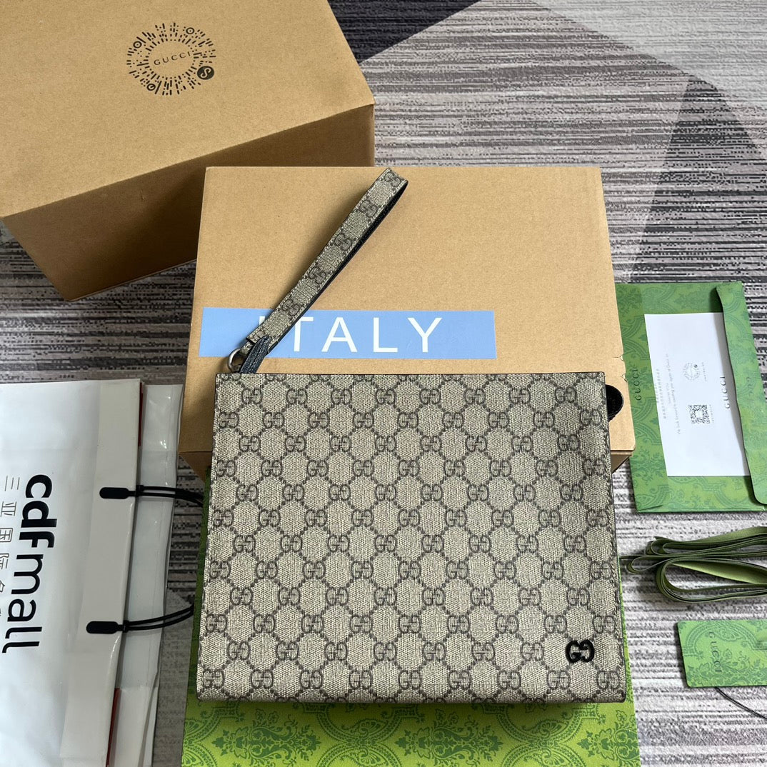 GUCCI NEO VINTAGE 26  SUPREME POUCH IN BEIGE AND EBONY CANVAS