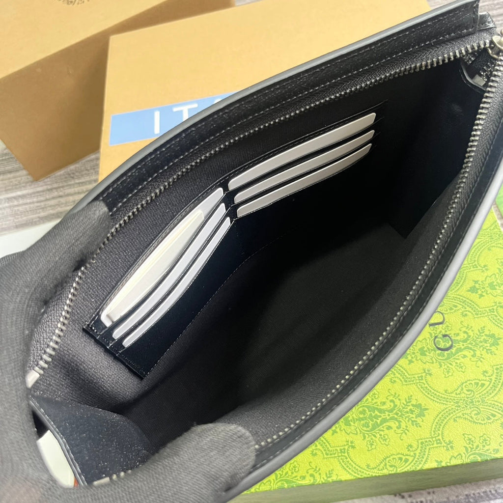 GUCCI NEO VINTAGE 26  SUPREME POUCH IN BEIGE AND EBONY CANVAS