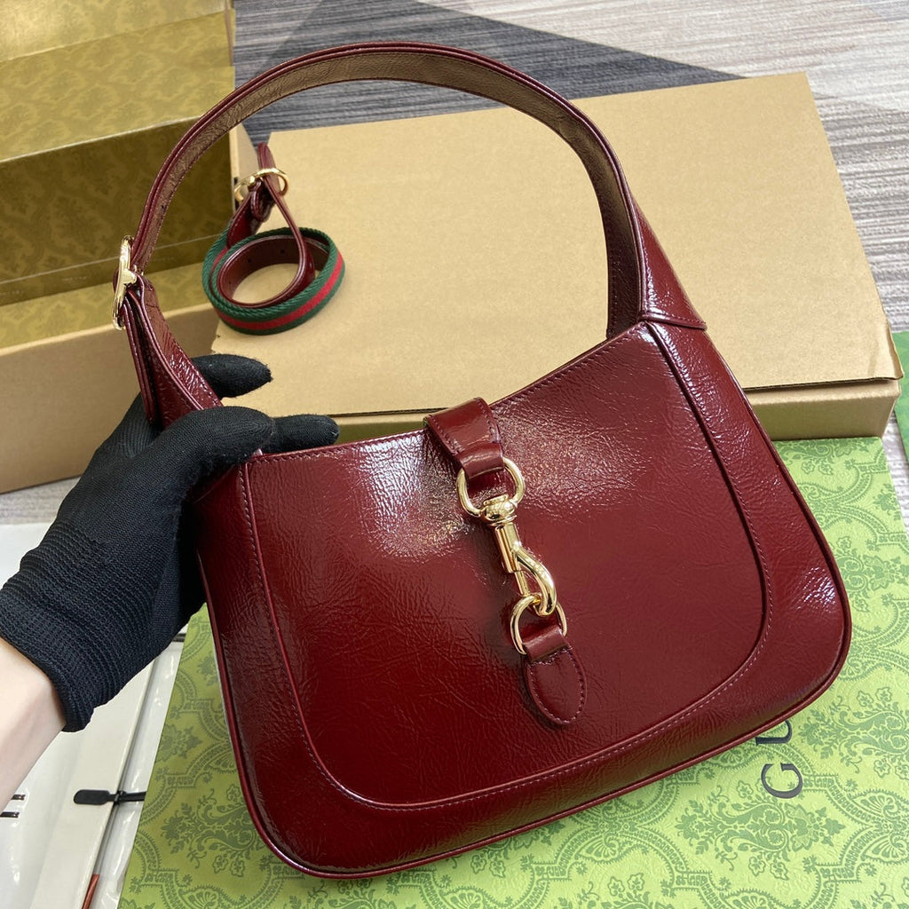 GUCCI JACKIE SMALL SHOULDER BAG 27 IN WINE RED CRACKED LACQUER CALFSKIN GOLD HARDWARE