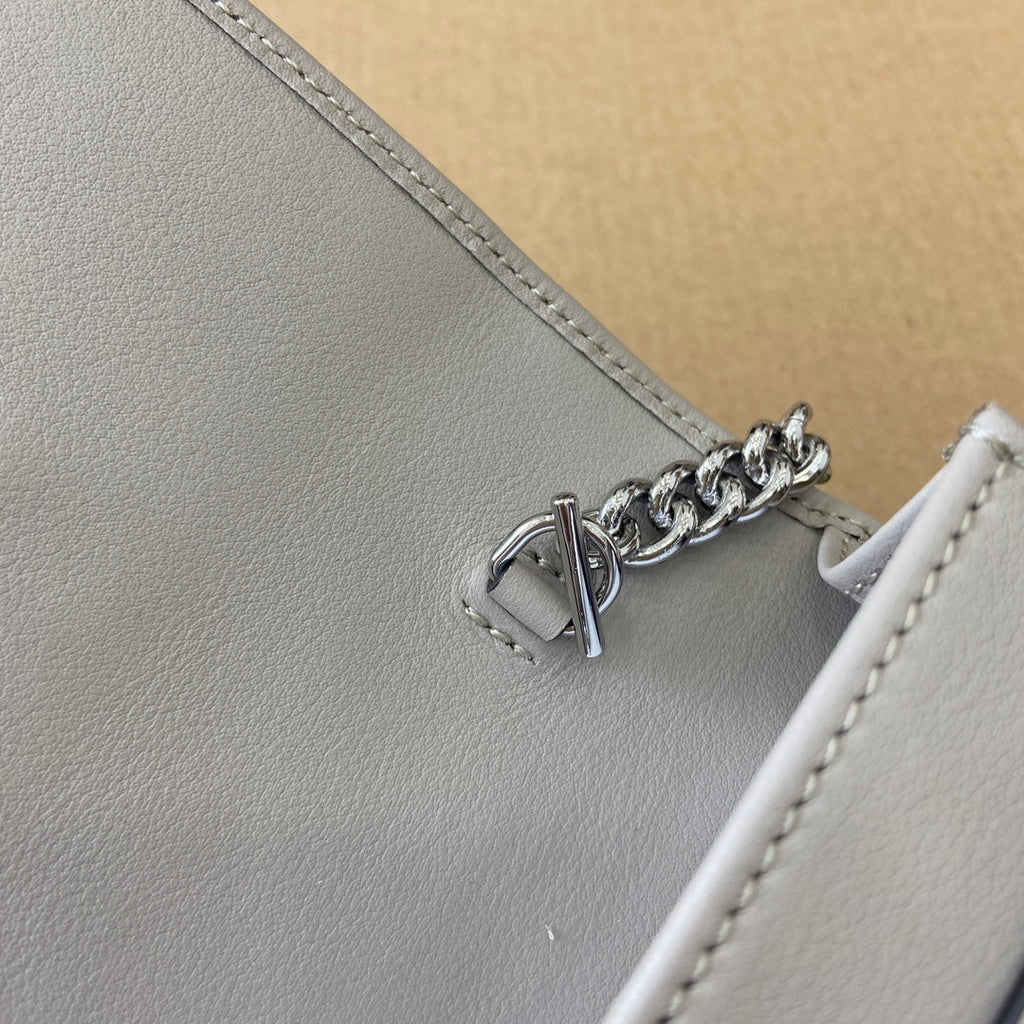 GUCCI MARMONT 20 MINI CHAIN BAG IN WHITE CALFSKIN
