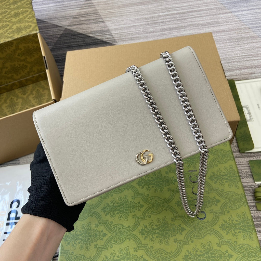GUCCI MARMONT 20 MINI CHAIN BAG IN WHITE CALFSKIN