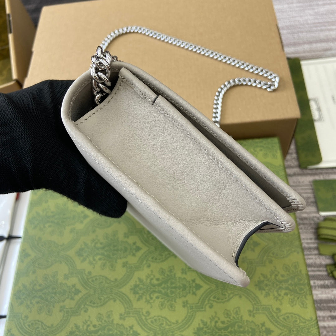 GUCCI MARMONT 20 MINI CHAIN BAG IN WHITE CALFSKIN