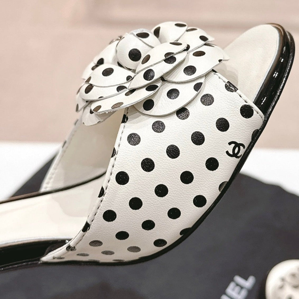 CHANEL Double C New Camellia High Heel White/Black caro