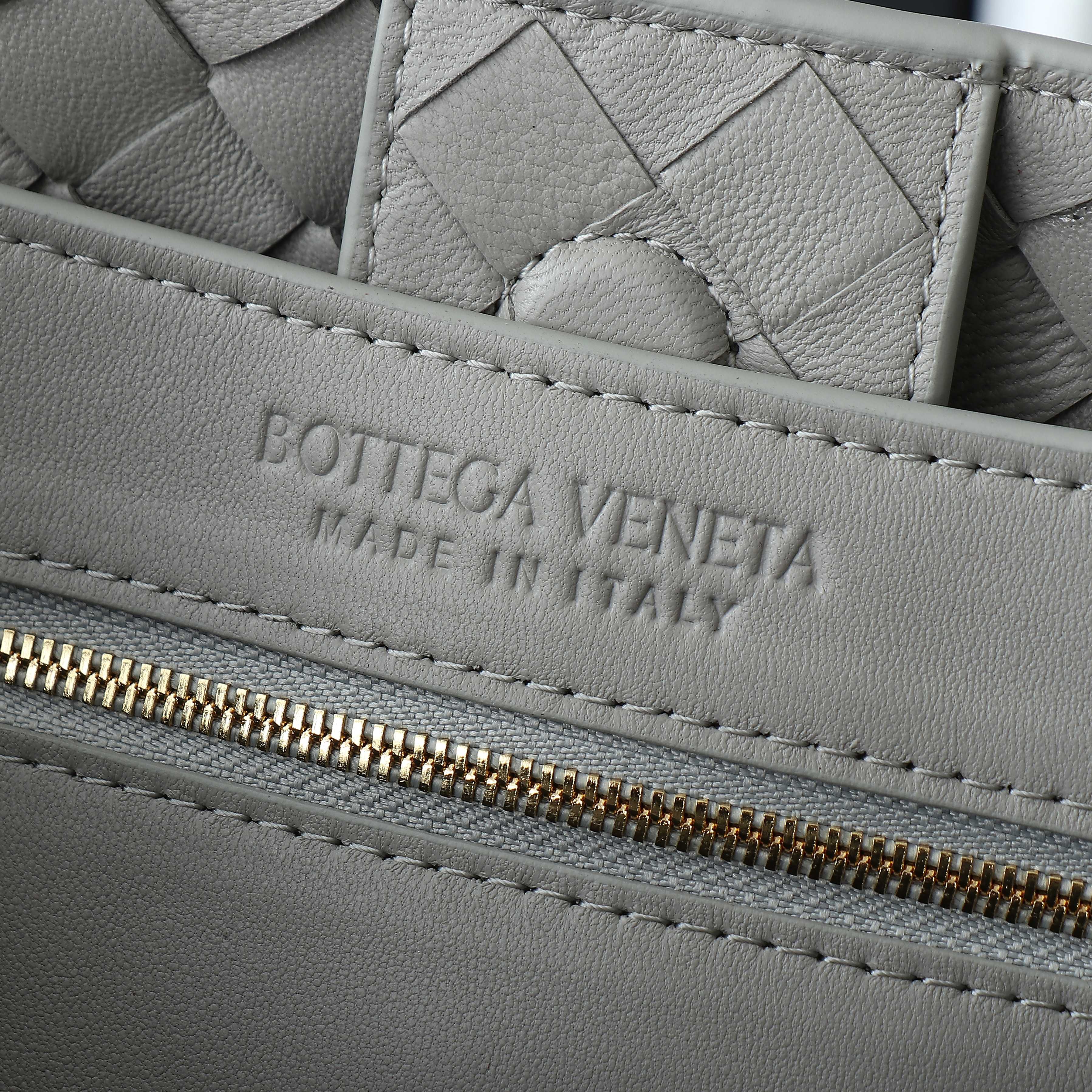 BOTTEGA VENETA MEDIUM ANDIAMO 32CM GREY LAMBSKIN