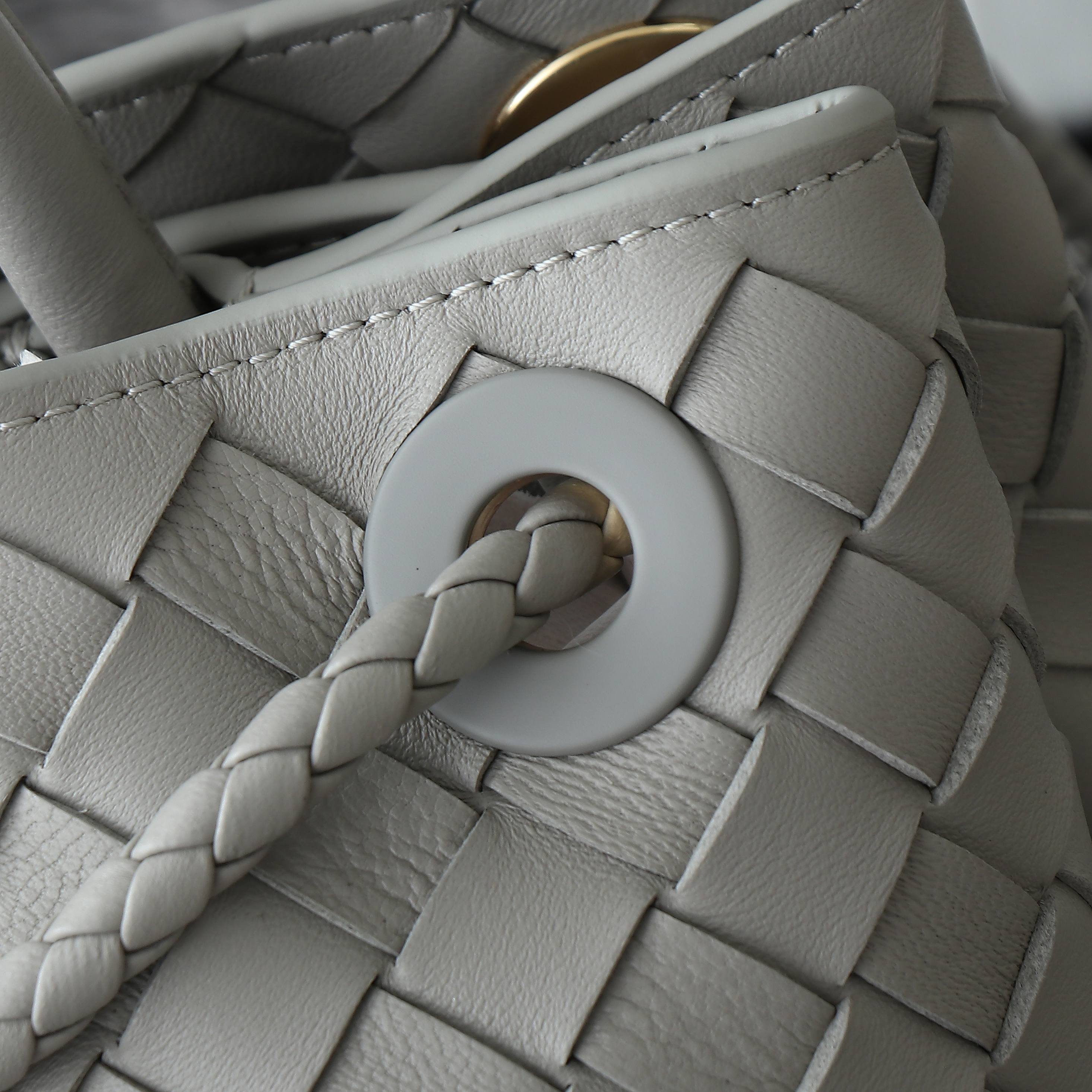 BOTTEGA VENETA MEDIUM ANDIAMO 32CM GREY LAMBSKIN
