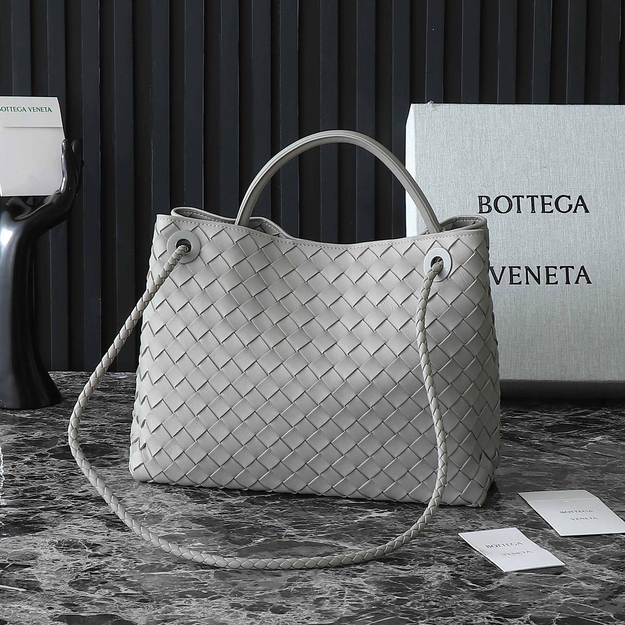 BOTTEGA VENETA MEDIUM ANDIAMO 32CM GREY LAMBSKIN