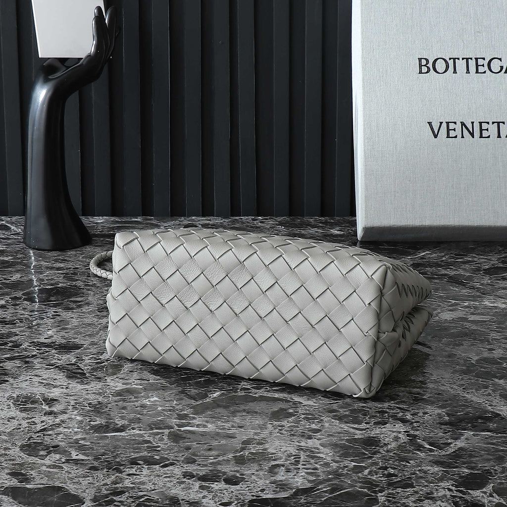 BOTTEGA VENETA SMALL ANDIAMO 25CM GREY LAMBSKIN