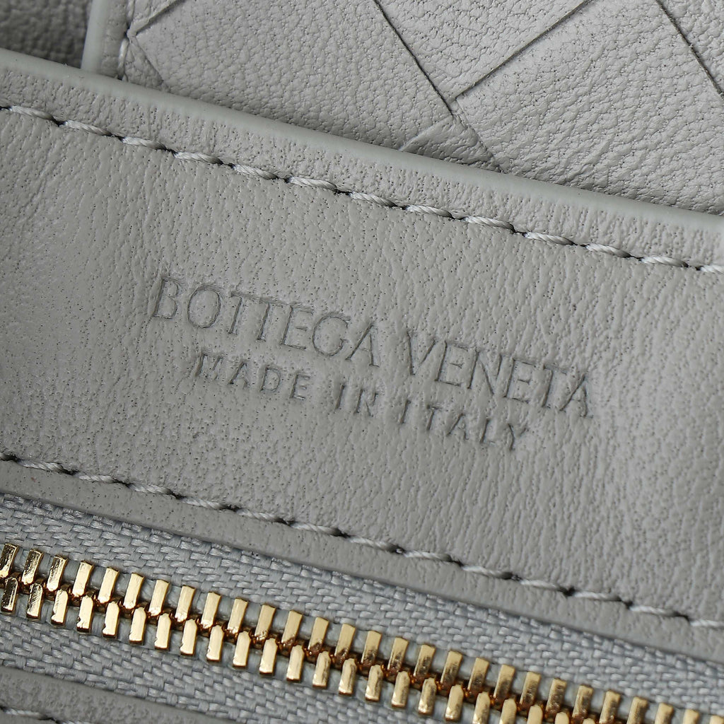 BOTTEGA VENETA SMALL ANDIAMO 25CM GREY LAMBSKIN