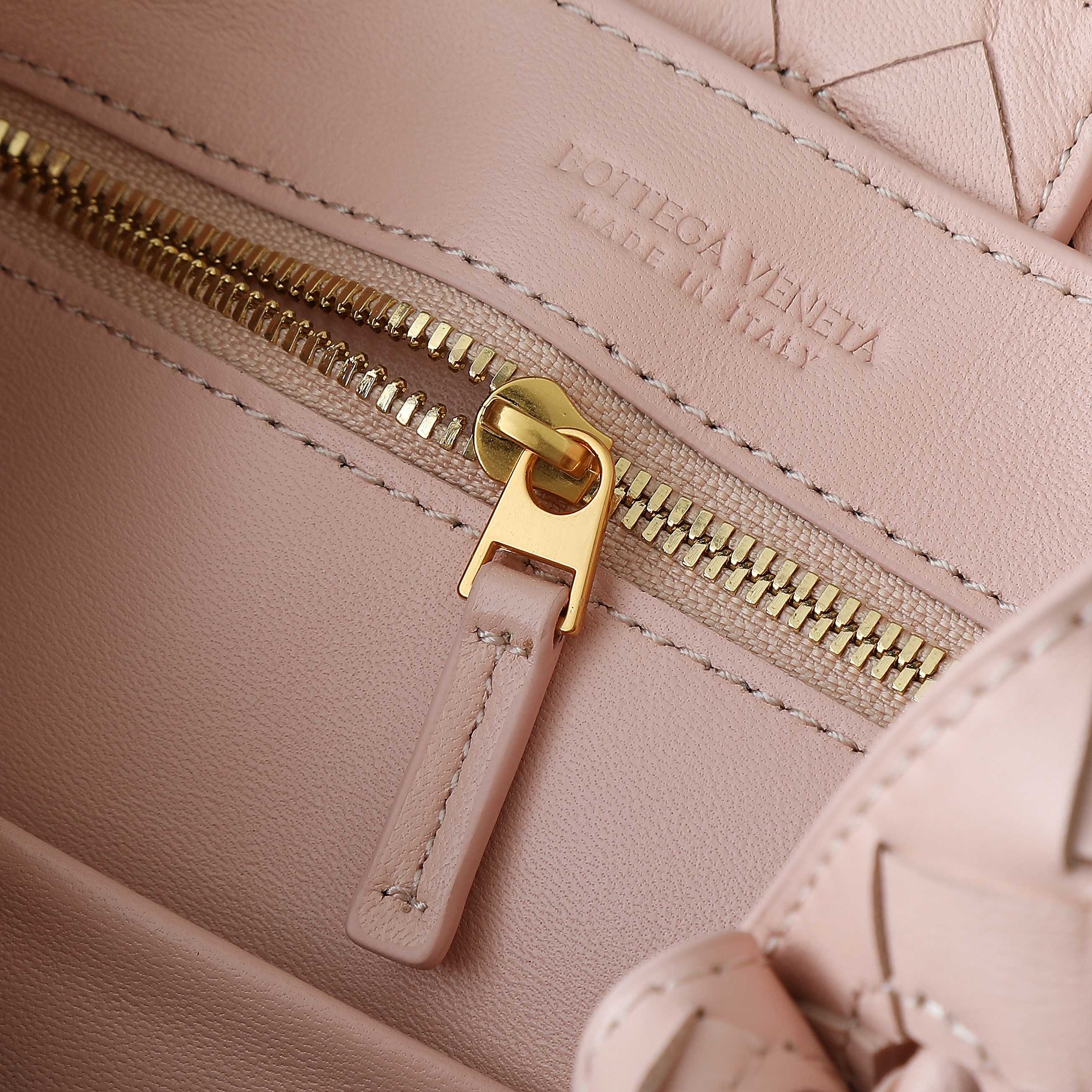 BOTTEGA VENETA SMALL ANDIAMO 25 IN LIGHT PINK LAMBSKIN