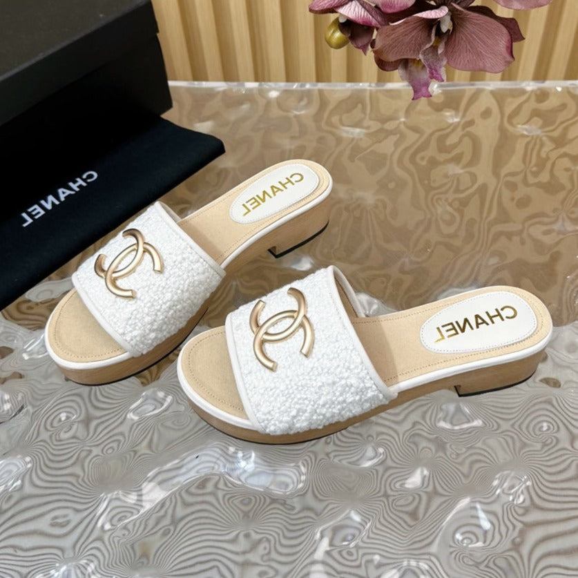CHANEL PLATFORM SLIPPERS IN WHITE TWEED AND LAMBSKIN