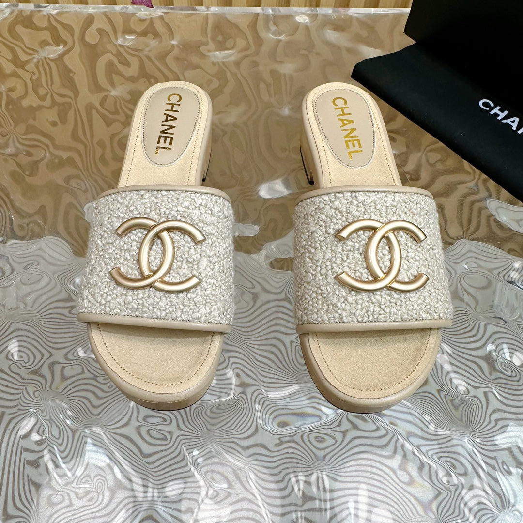 CHANEL PLATFORM SLIPPERS IN LIGHT GREY TWEED AND LAMBSKIN