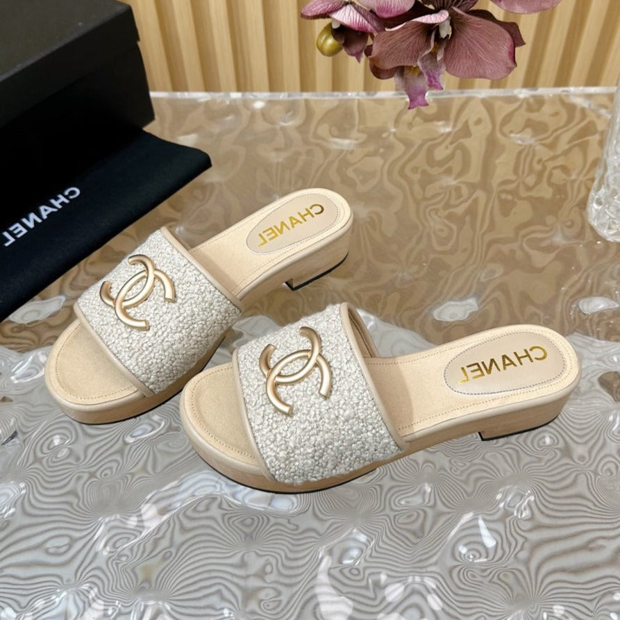 CHANEL PLATFORM SLIPPERS IN LIGHT GREY TWEED AND LAMBSKIN