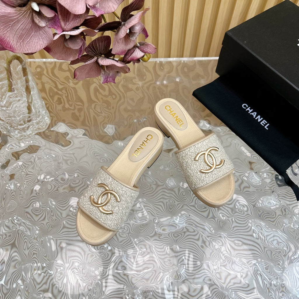 CHANEL PLATFORM SLIPPERS IN LIGHT GREY TWEED AND LAMBSKIN