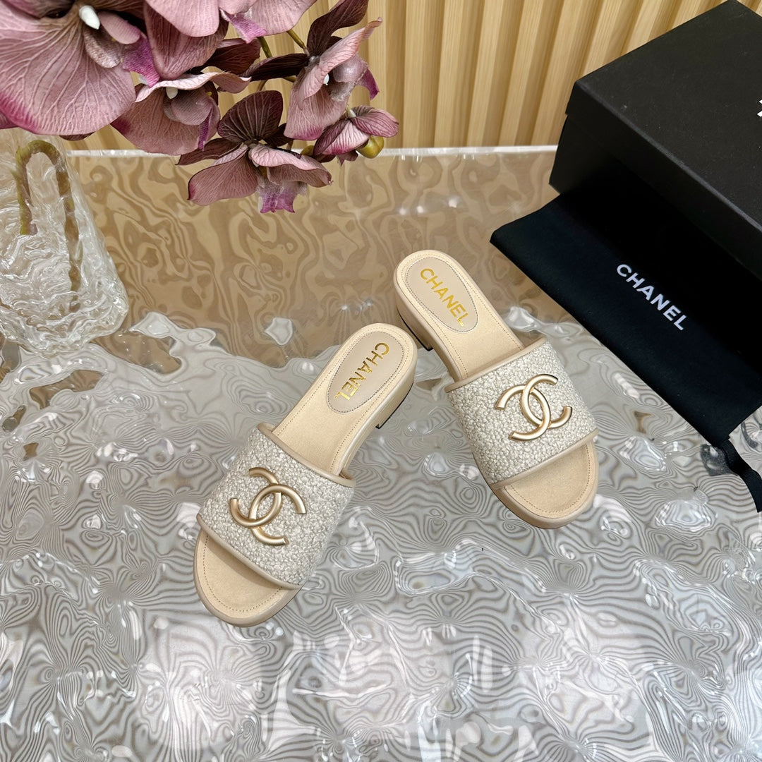 CHANEL PLATFORM SLIPPERS IN LIGHT GREY TWEED AND LAMBSKIN