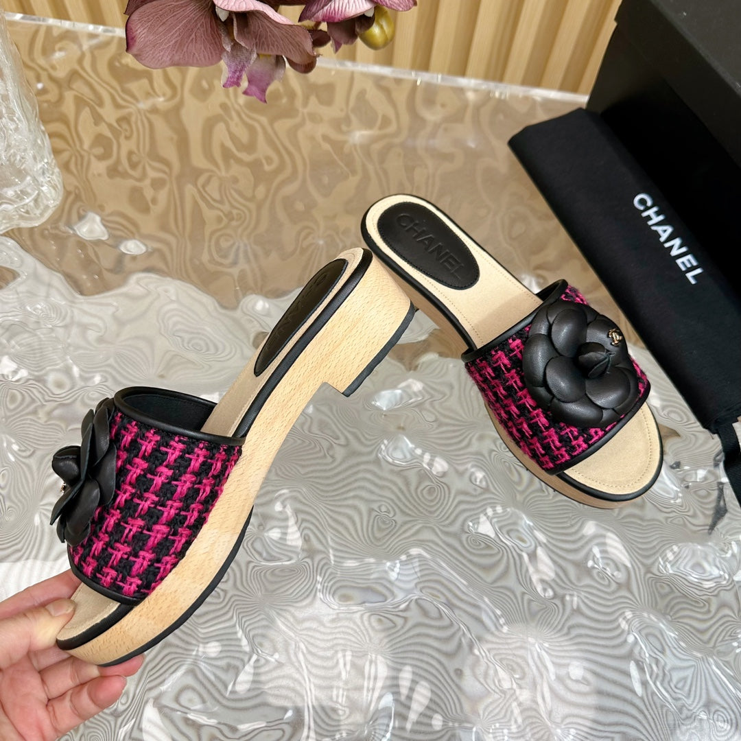CHANEL PLATFORM SLIPPERS WITH FLOWER IN BARBIE PINK MIX BLACK LAMBSKIN