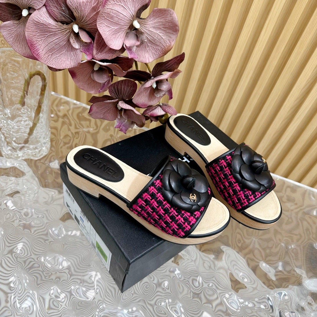 CHANEL PLATFORM SLIPPERS WITH FLOWER IN BARBIE PINK MIX BLACK LAMBSKIN