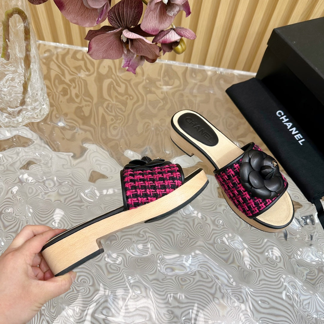CHANEL PLATFORM SLIPPERS WITH FLOWER IN BARBIE PINK MIX BLACK LAMBSKIN