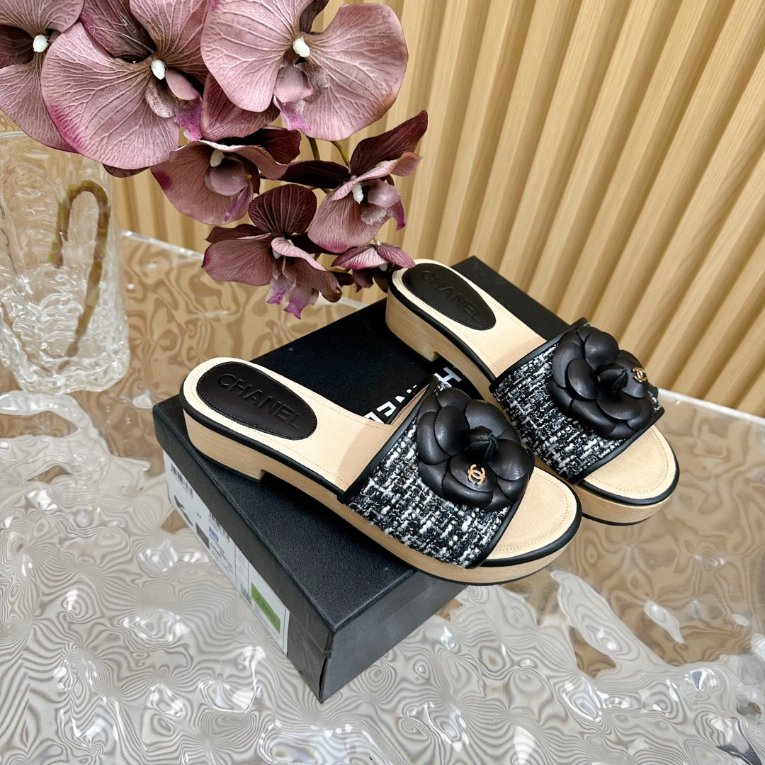 CHANEL PLATFORM SLIPPERS WITH FLOWER IN BLACK LAMBSKIN