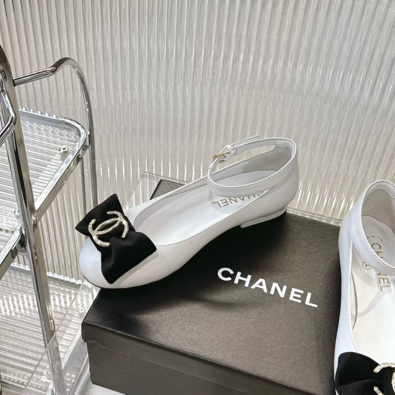 CHANEL BOW MARY JANE SHOES IN WHITE LAMBSKIN