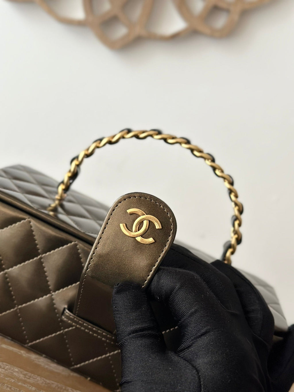 CHANEL VINTAGE COSMETIC BAG 22 IN MIKADO SHINY CALFSKIN GOLD HARDWARE