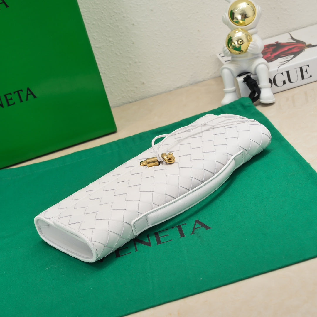 BOTTEGA VENETA Long Clutch Andiamo 31 White Leather Ghw