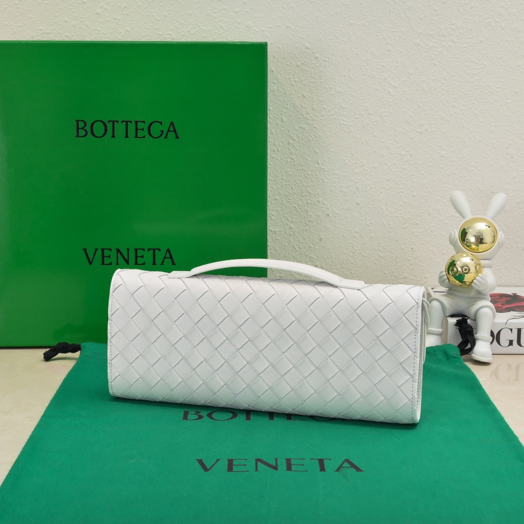 BOTTEGA VENETA Long Clutch Andiamo 31 White Leather Ghw