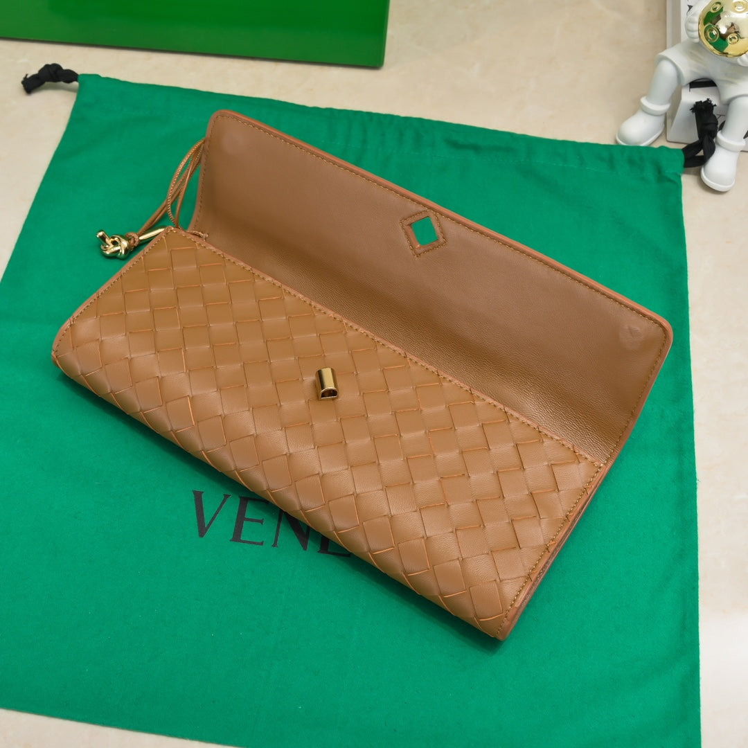 BOTTEGA VENETA Long Clutch Andiamo 31 Tan Leather Ghw
