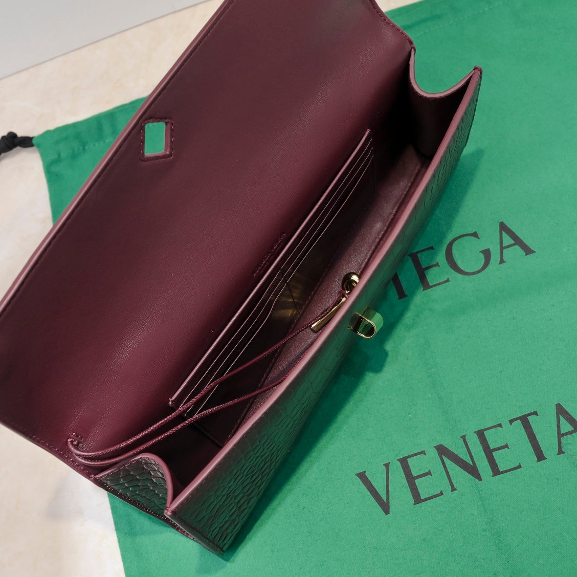 BOTTEGA VENETA Long Clutch Andiamo 31 Burgundy Crocodile Calfskin Ghw