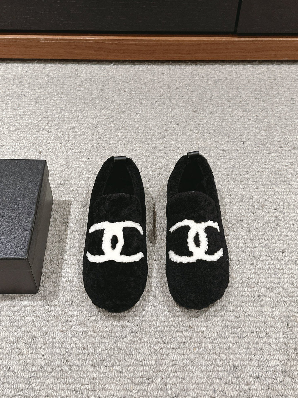 CHANEL LOAFERS IN BLACK FLEECE WITH WHITE LOGO