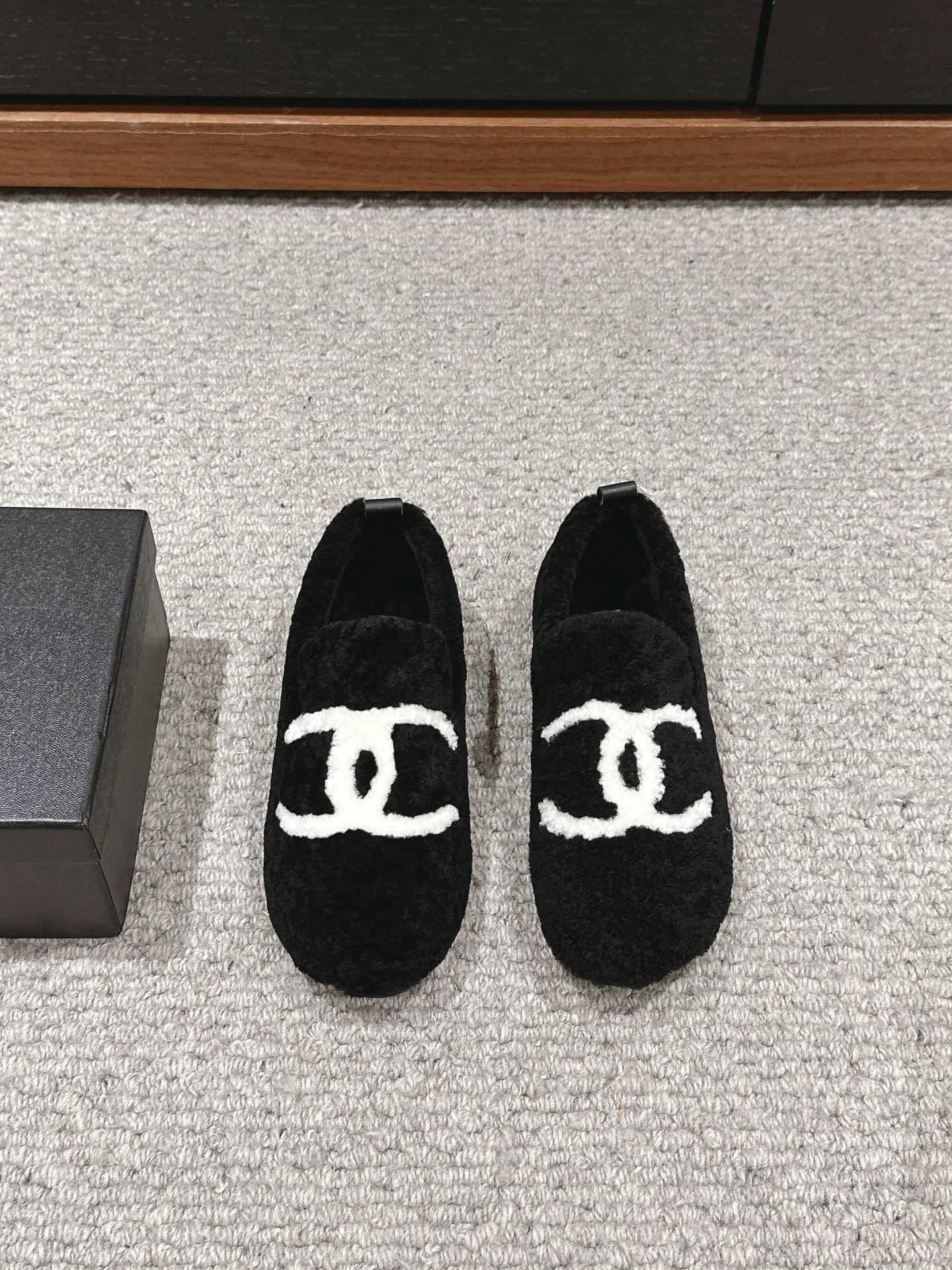 CHANEL LOAFERS IN BLACK FLEECE WITH WHITE LOGO