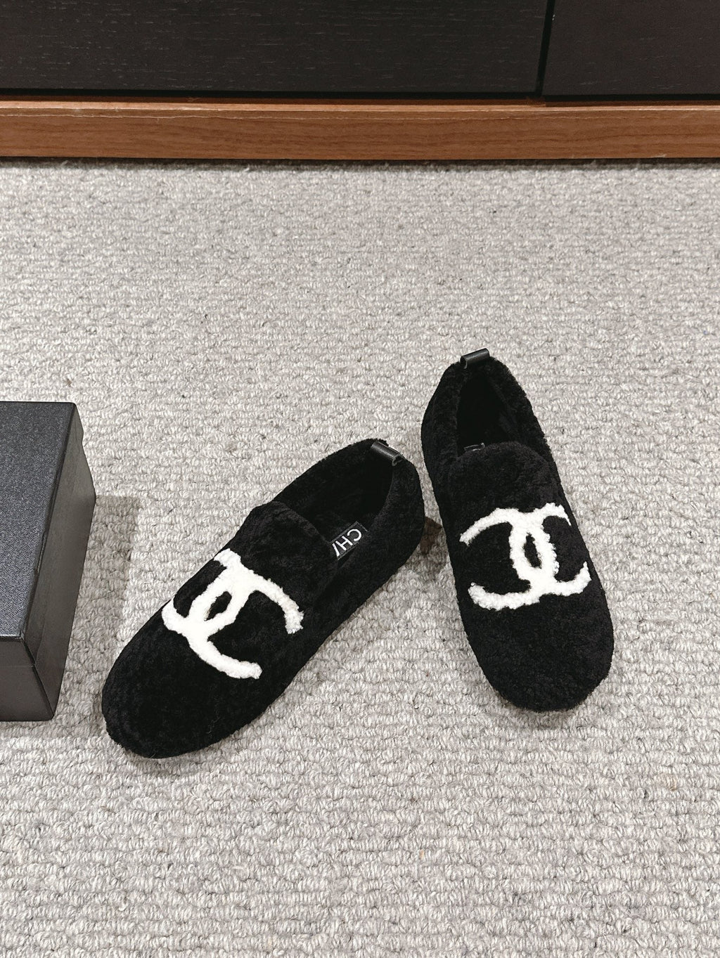 CHANEL LOAFERS IN BLACK FLEECE WITH WHITE LOGO
