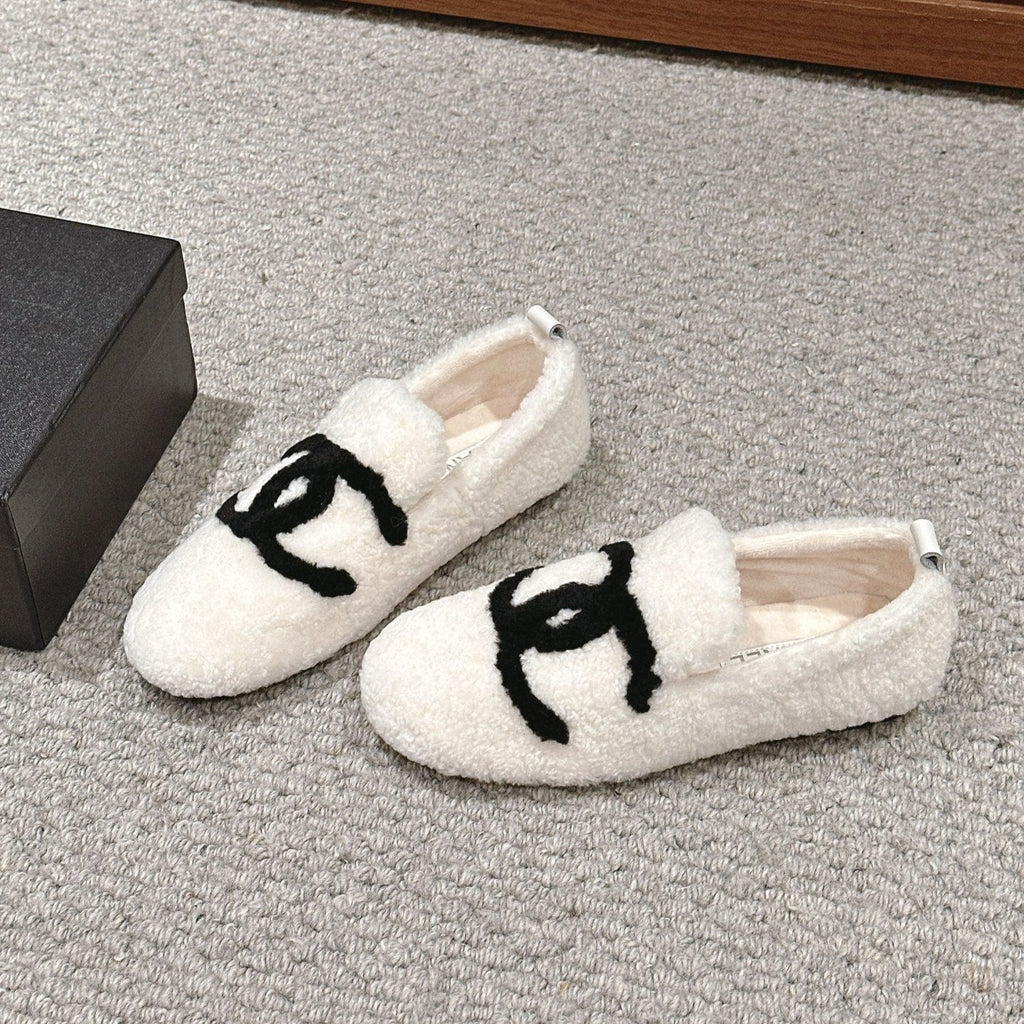 CHANEL LOAFERS IN WHITE FLEECE WITH BLACK LOGO