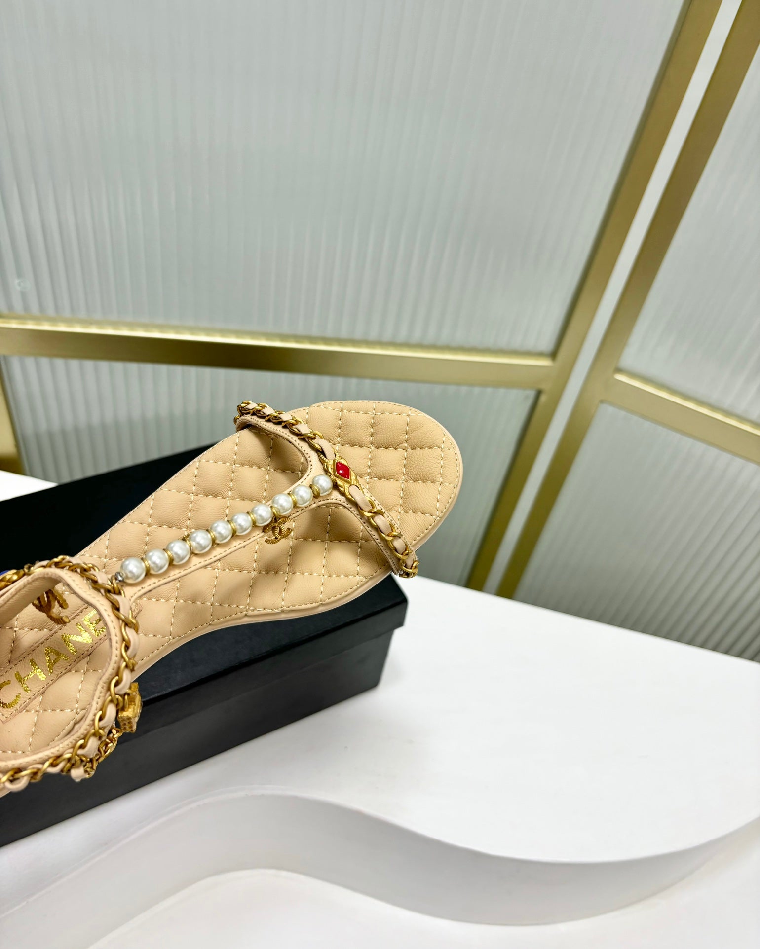 CHANEL SANDALS PEARL CHAIN IN BEIGE CREAM COWHIDE