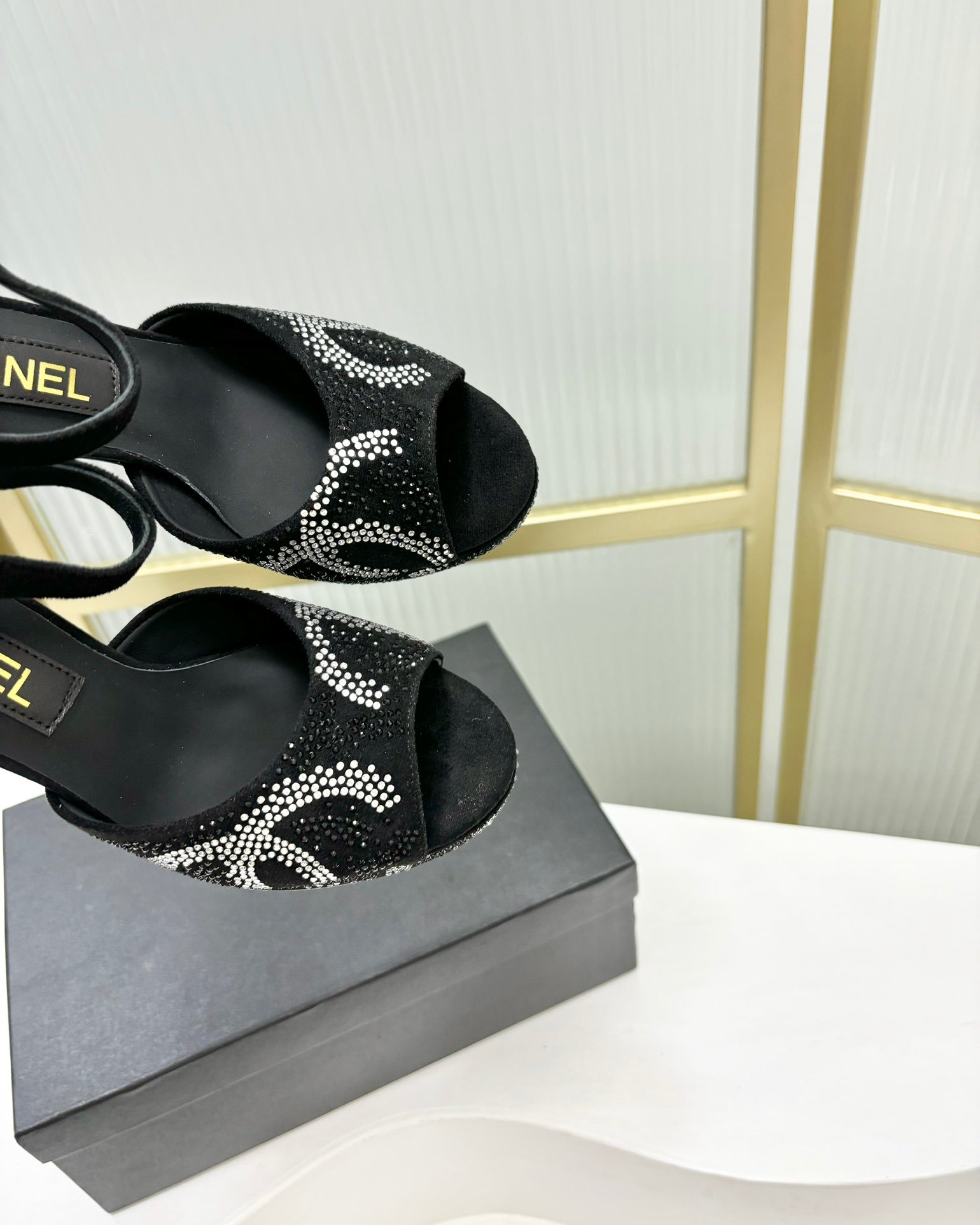 CHANEL HIGH HEELS ONE STRAP IN BLACK GOATSKIN