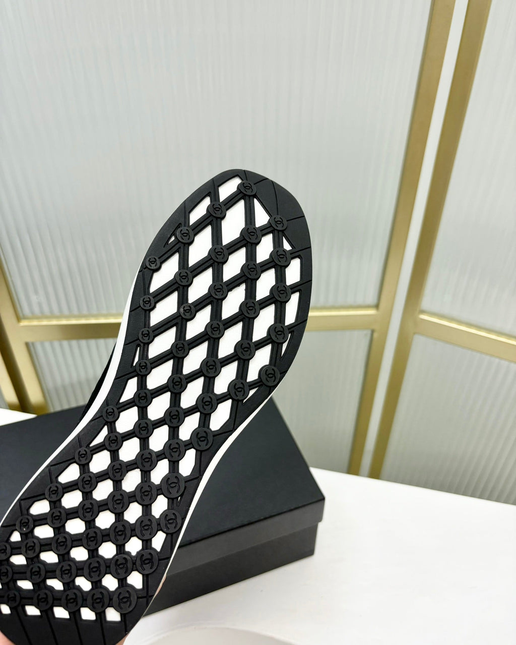 CHANEL SNEAKER IN BLACK SUEDE AND BREATHABLE MESH