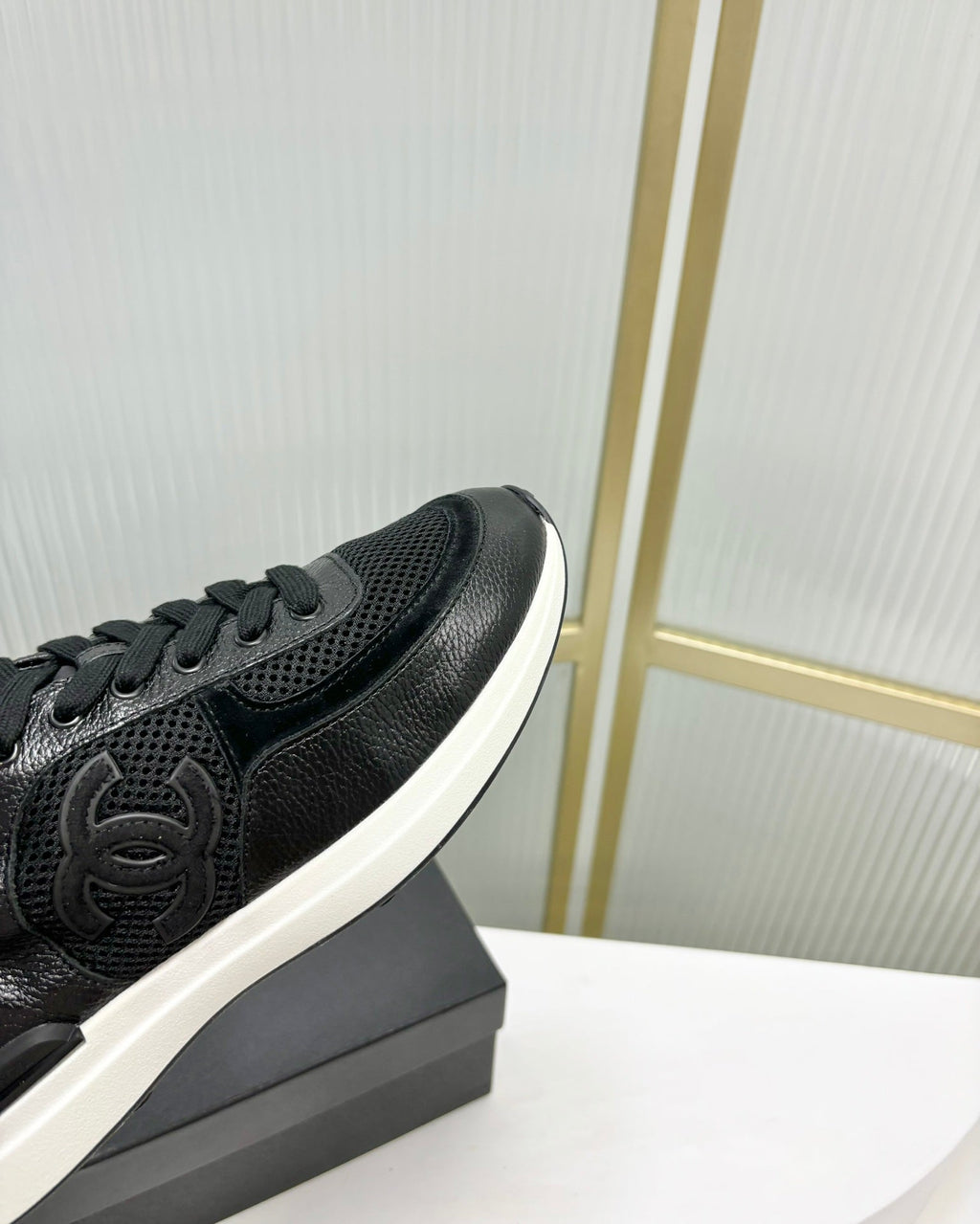 CHANEL SNEAKER IN BLACK SUEDE