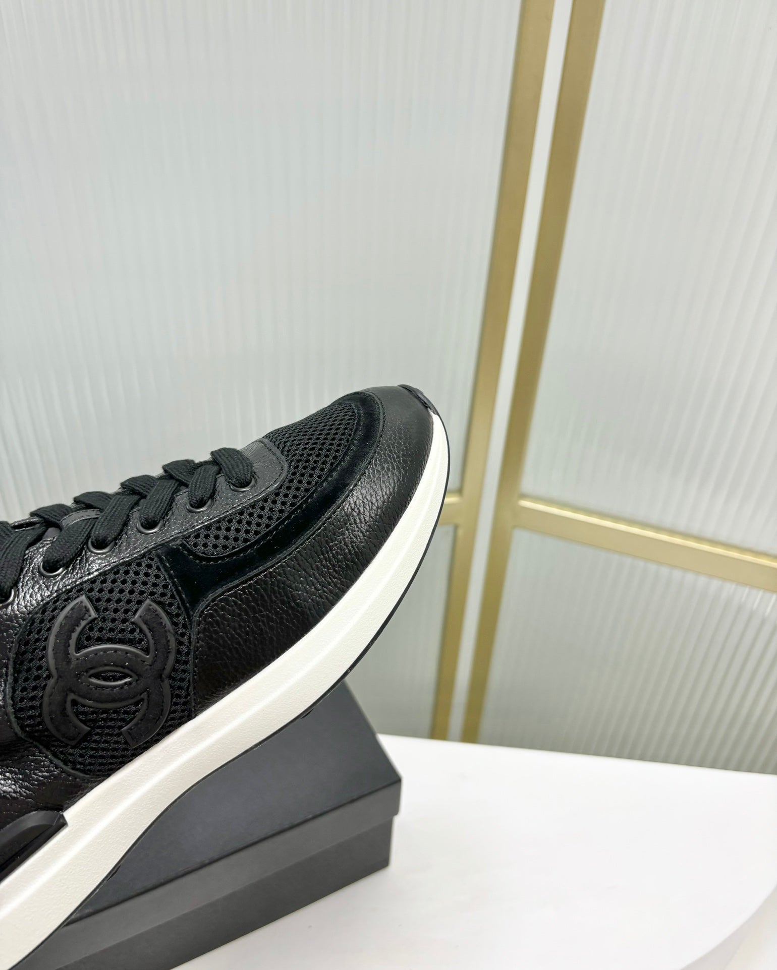 CHANEL SNEAKER IN BLACK SUEDE