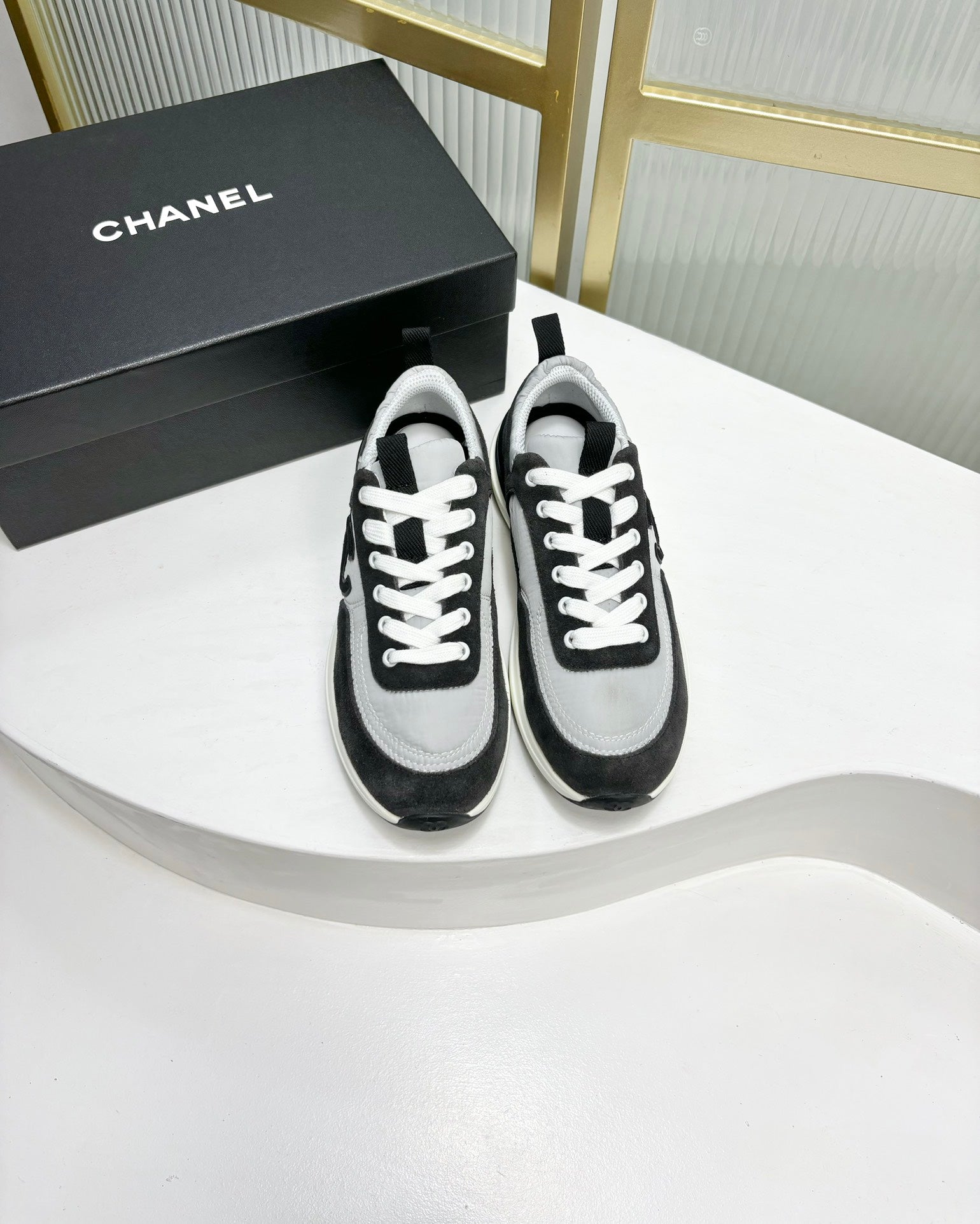 CHANEL SNEAKER IN BLACK MIX GREY SUEDE