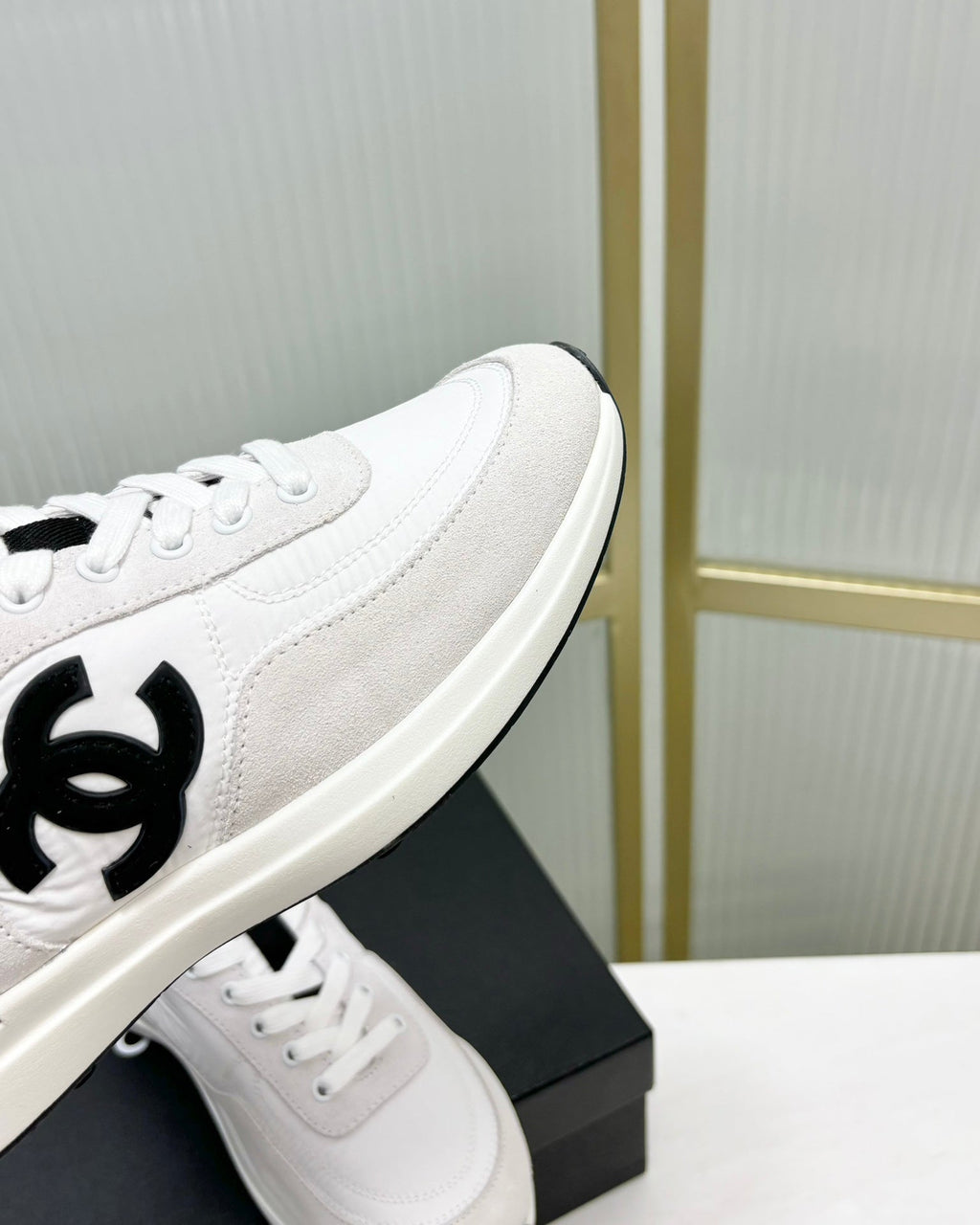 CHANEL SNEAKER IN WHITE MIX GREY SUEDE