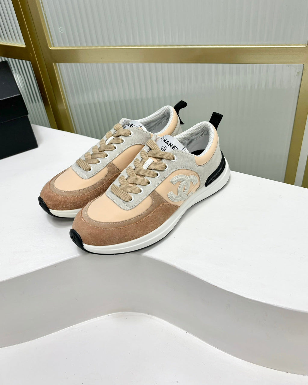 CHANEL SNEAKER IN CAMEL BROWN MIX BISQUE CREAM SUEDE