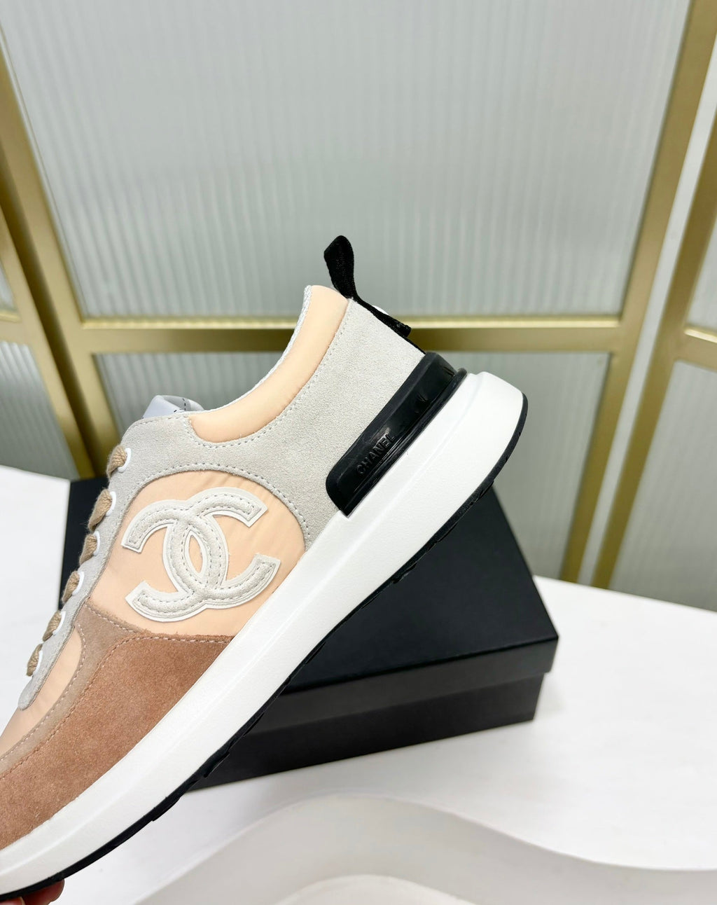 CHANEL SNEAKER IN CAMEL BROWN MIX BISQUE CREAM SUEDE