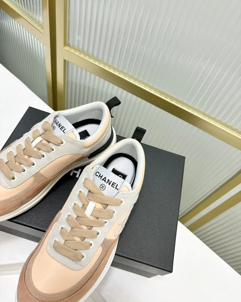 CHANEL SNEAKER IN CAMEL BROWN MIX BISQUE CREAM SUEDE