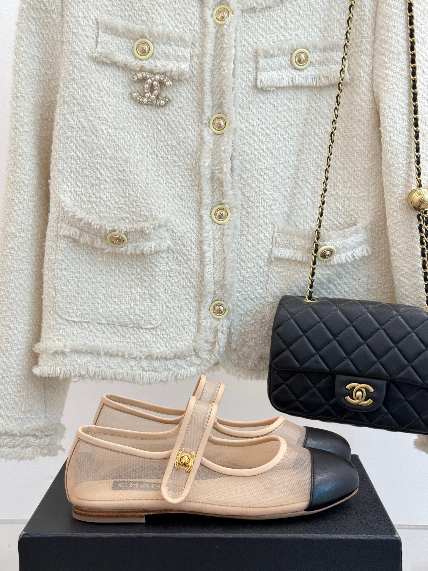 CHANEL FLAT SHOES IN BEIGE MESH AND BLACK LAMBSKIN