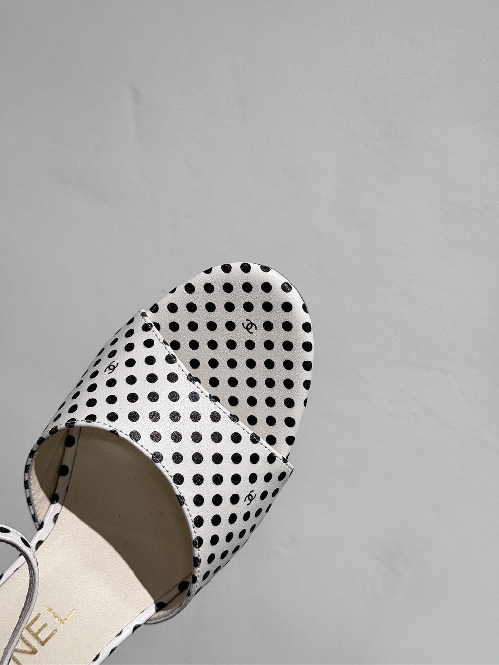 CHANEL BLOCK HEEL SANDALS WHITE POLKA DOT SHEEPSKIN