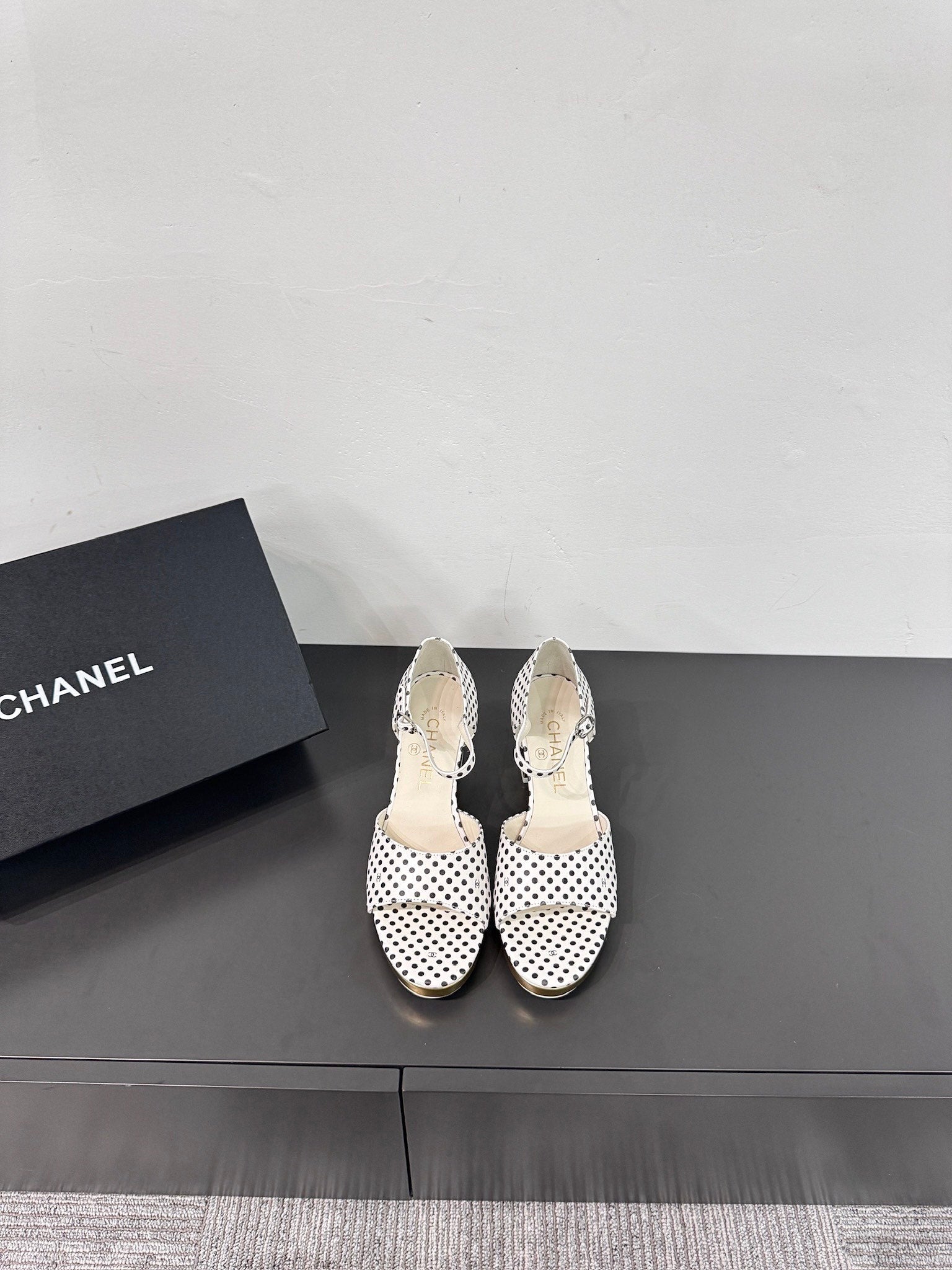 CHANEL BLOCK HEEL SANDALS WHITE POLKA DOT SHEEPSKIN